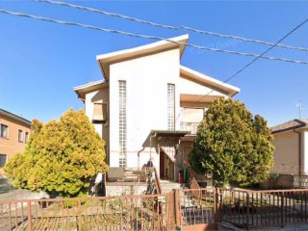 Villa Bifamiliare con giardino e ampi spazi!