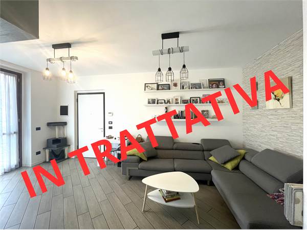 Trilocale ristrutturato con terrazzo e box doppio!